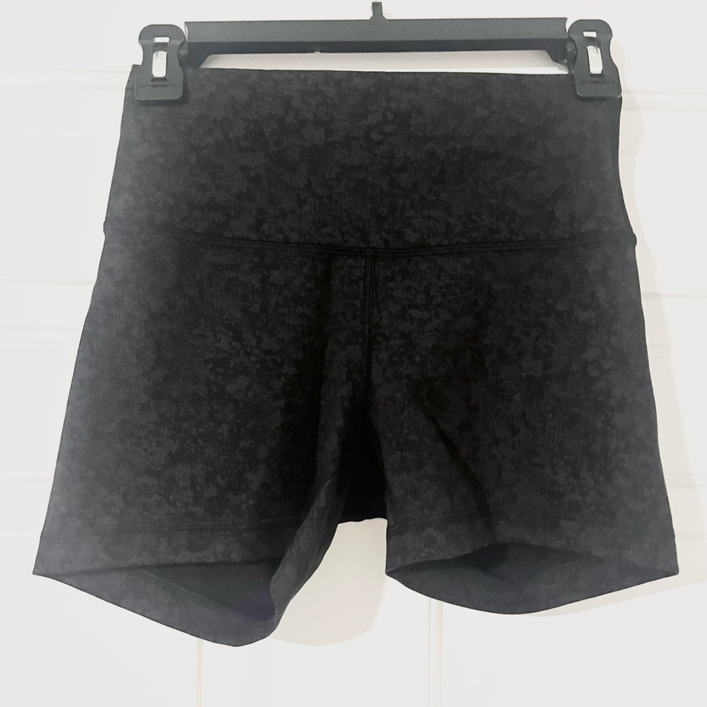 lululemon | Black Patterned Shorts | Size 6